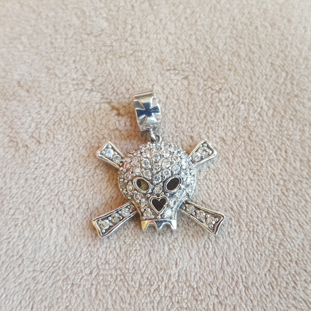 Silver/Swarovski Skull Pendant